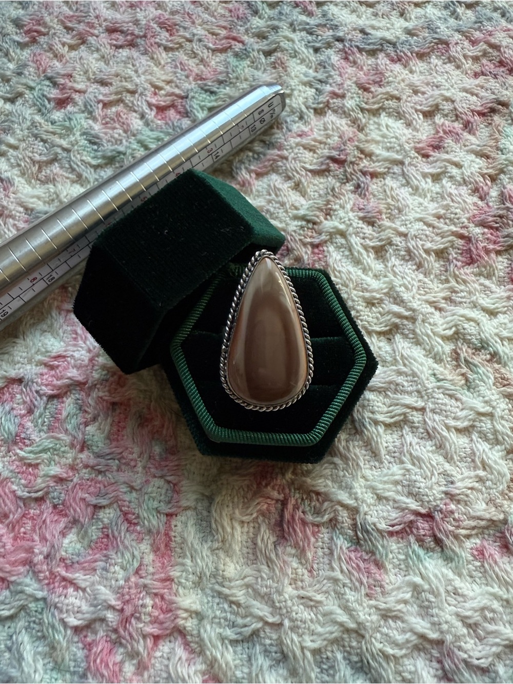 Pear shaped agate on a 925 band